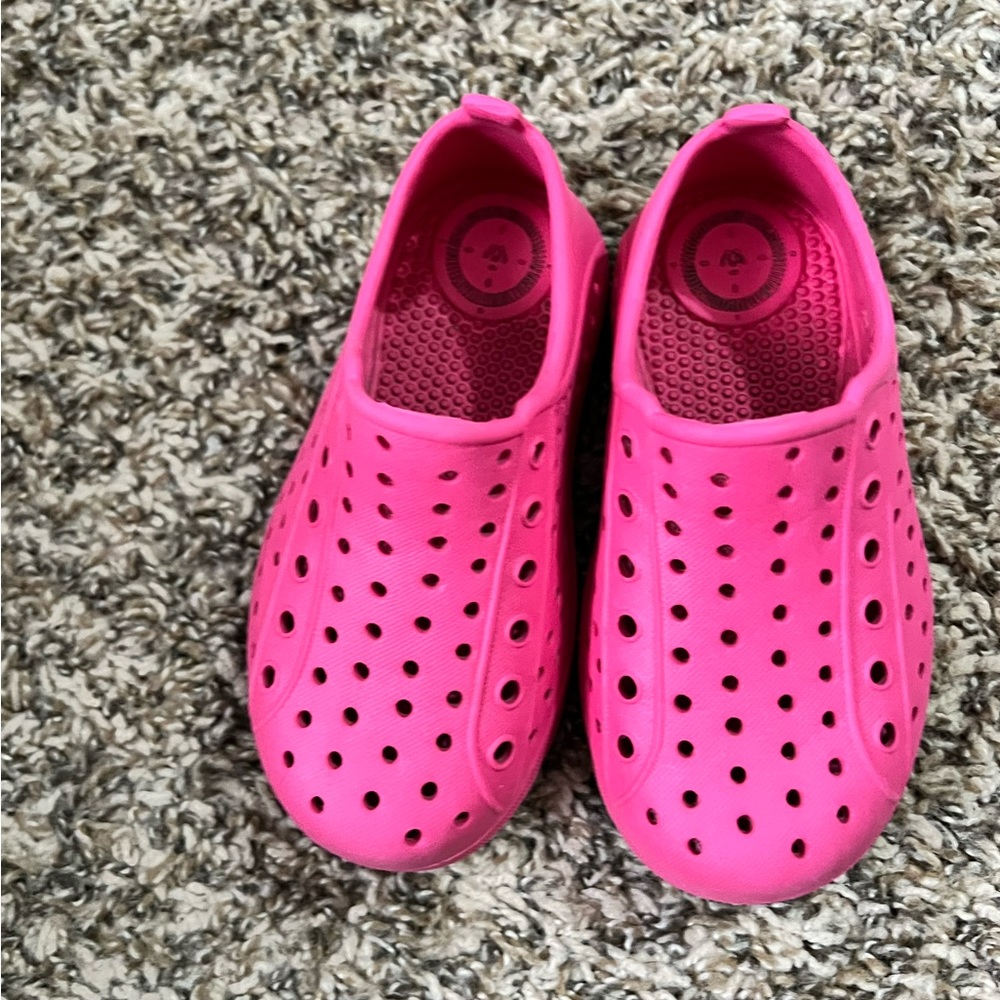 Totes sz6 slip on shoes
